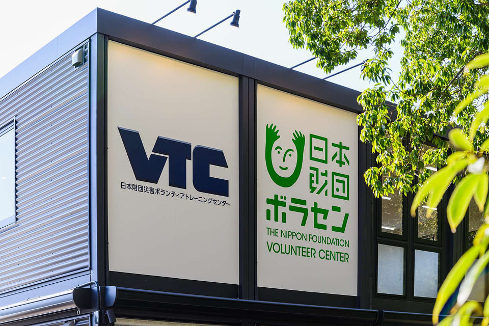 ユニットハウス・プレハブ・コンテナ 93MS1H 5連棟 2階建て 研修施設 外観 サインパネル