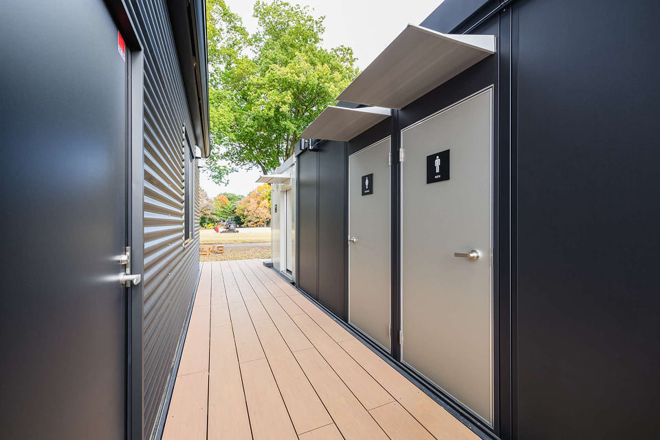 ユニットハウス・プレハブ・コンテナ 93MS1H 5連棟 2階建て 研修施設 外観 トイレ