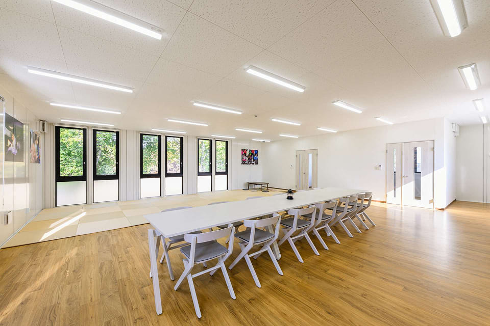 ユニットハウス・プレハブ・コンテナ 93MS1H 5連棟 2階建て 研修施設 内観 事務所兼休憩室